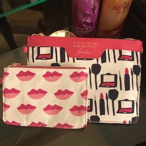Estée Lauder makeup bag